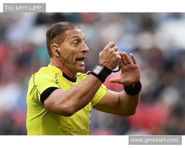 足球明星佩戴耳机走入赛场瞬间引发热议精彩视频回顾 足球明星佩戴耳机走入赛场瞬间引发热议精彩视频回顾