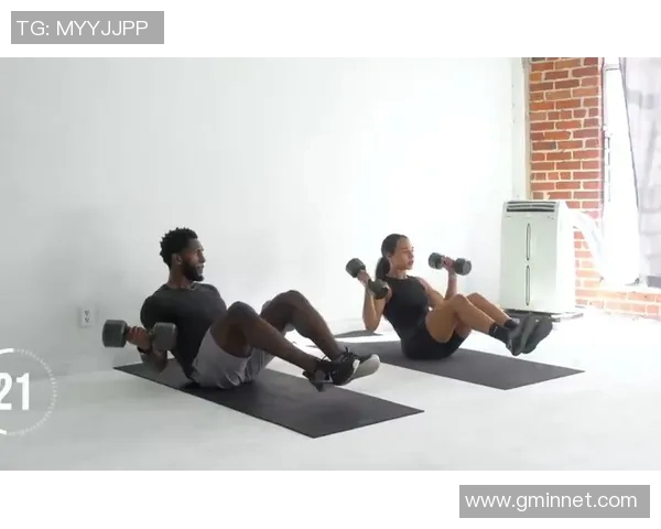 哑铃平推训练技巧与注意事项助你打造完美上身肌肉线条